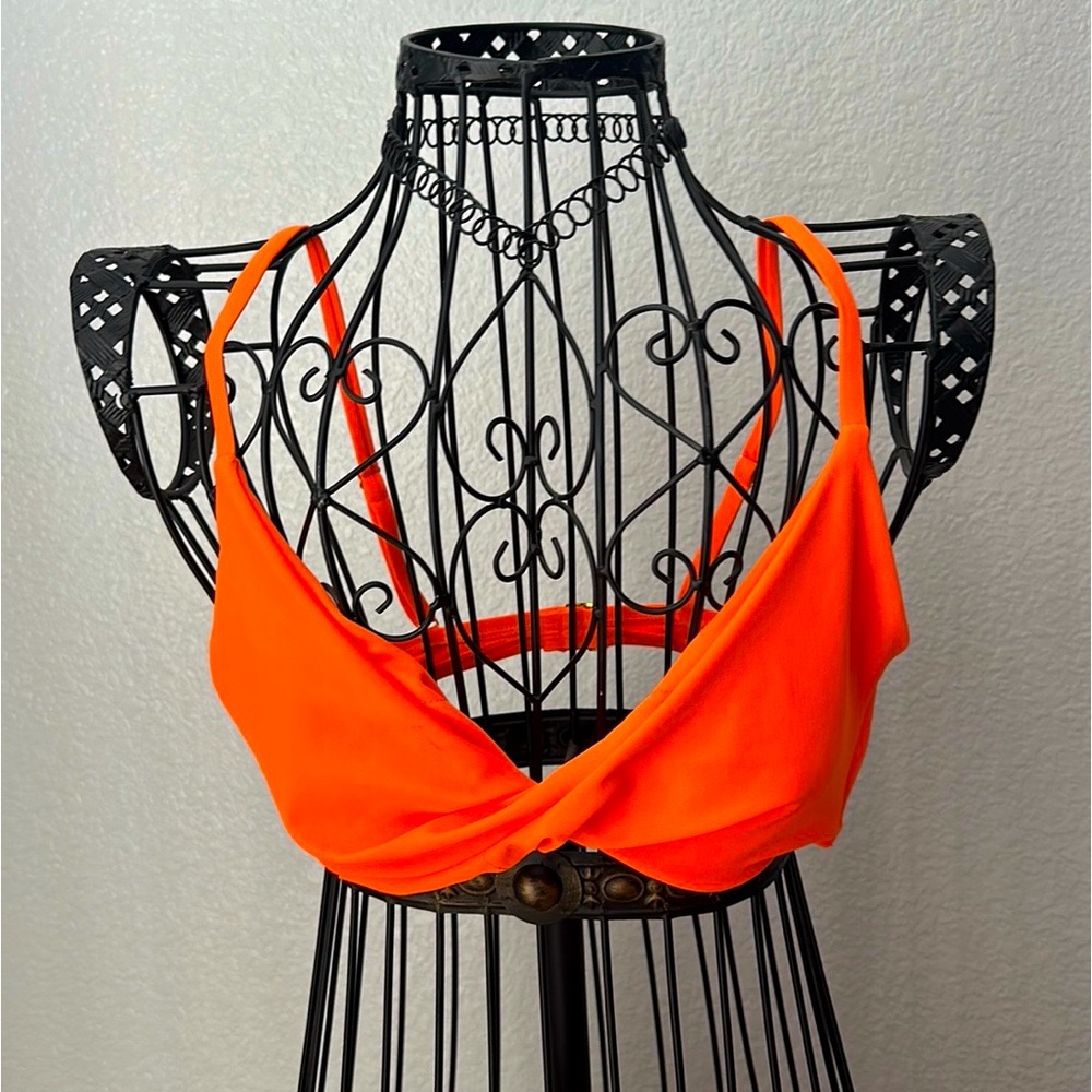 NWOT- Bright Orange 🧡Twist - Front Swim Top Medium